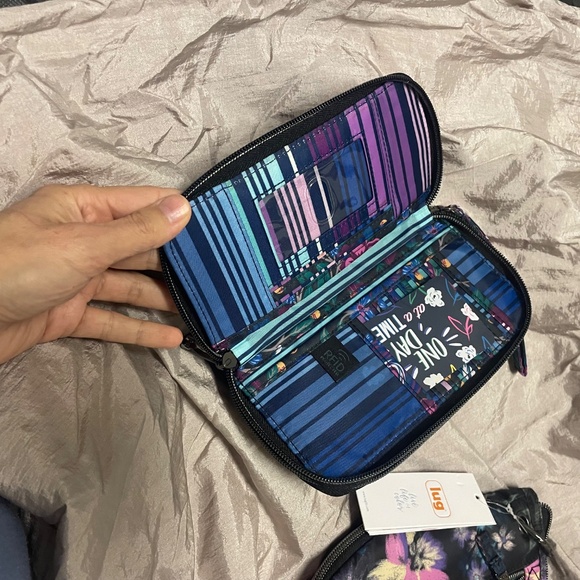 🌸 Lug Floral Crossbody Bag + Matching Wristlet Wallet – Set of 2 – New With Tag - Picture 2 of 3